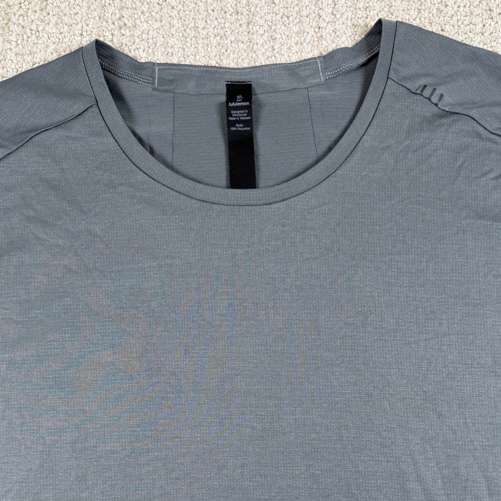 Lululemon Mens XL Gray Performance Lightweight Stretch Training T-Shirt